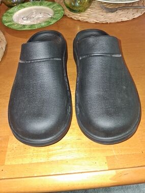 OOFOS Black Women's Slip-On Clogs
